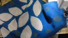 Load image into Gallery viewer, Indigo Dyed Polka Print Linen Center Piece