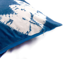 Load image into Gallery viewer, Indigo Dyed Linen Throws Pillow Covers